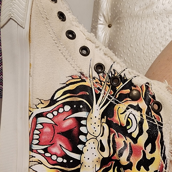 ED HARDY Y2K White High-Top Sneakers!!!! LIKE NEW! - Picture 5 of 10
